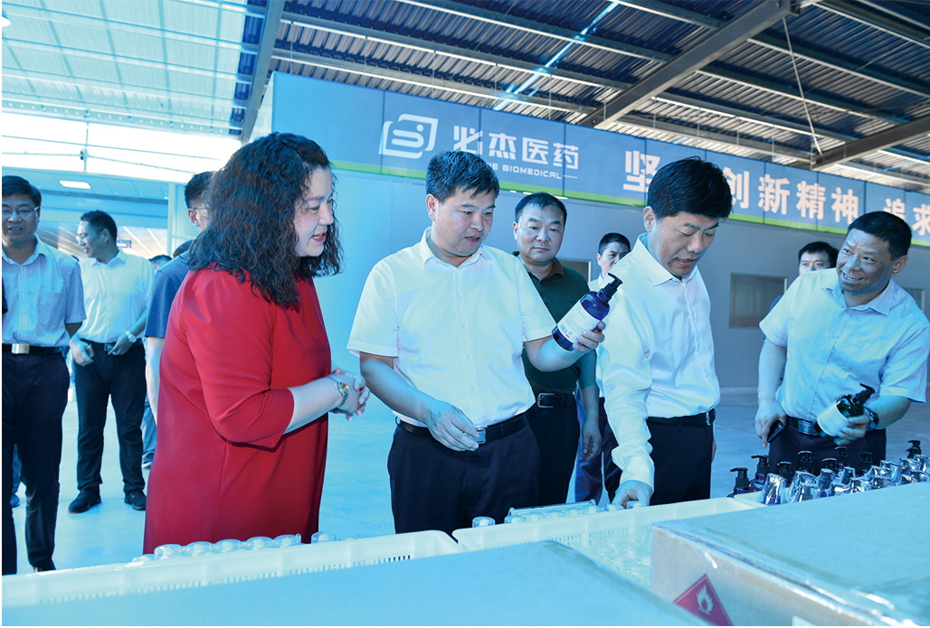 55-市委常委、市委秘书长卞建军、县委书记彭伟等领导来我司调研观摩，对我公司强劲的发展态势及高新技术产品给予充分肯定。-/uploadfile/202502/ae335c0c82cf5ae.jpg